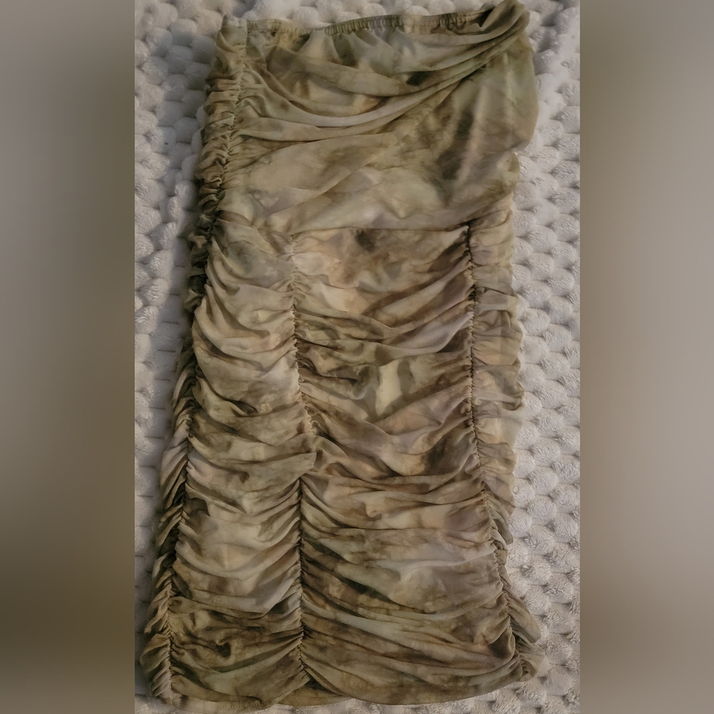 Green floral Prettylittlething ruched tube dress size 8‎
